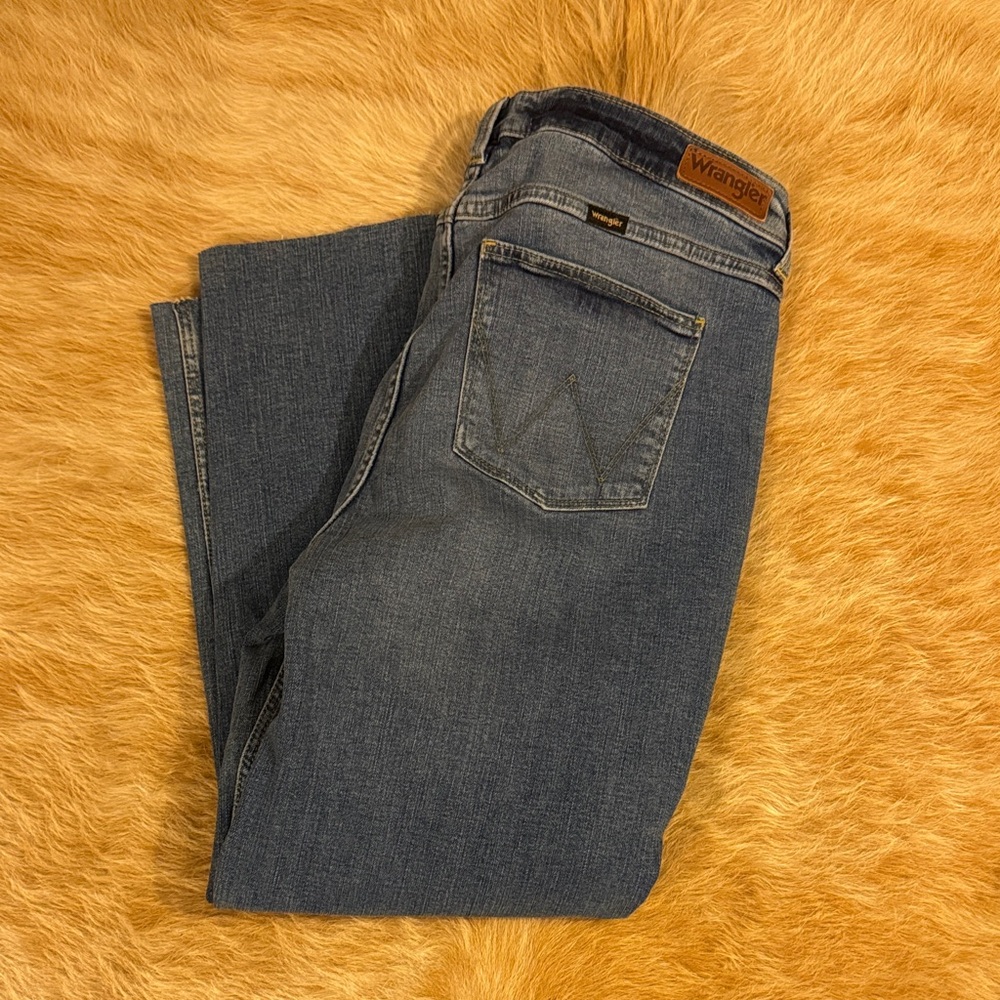 Wrangler cropped jeans size 12